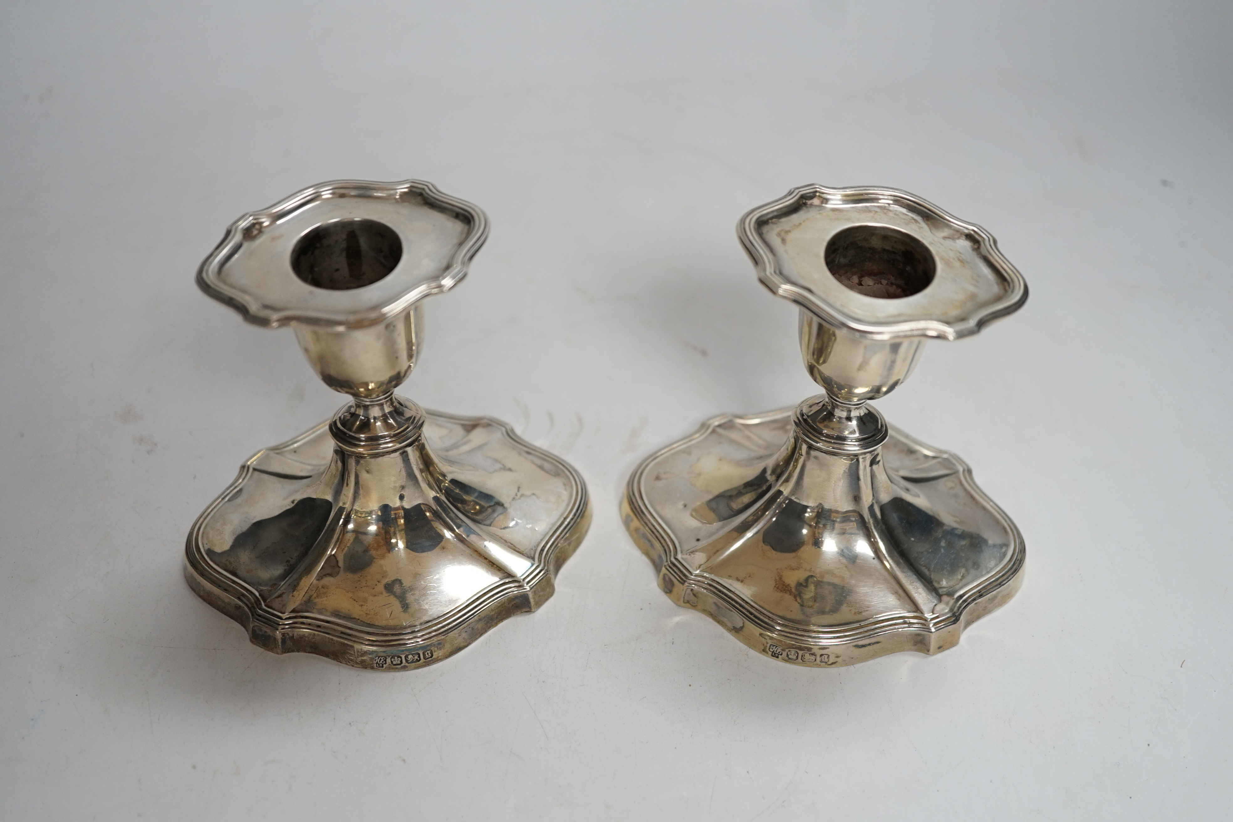 A pair of late Victorian silver mounted dwarf candlesticks, Hawksworth, Eyre & Co, Sheffield, 1899, 93mm.